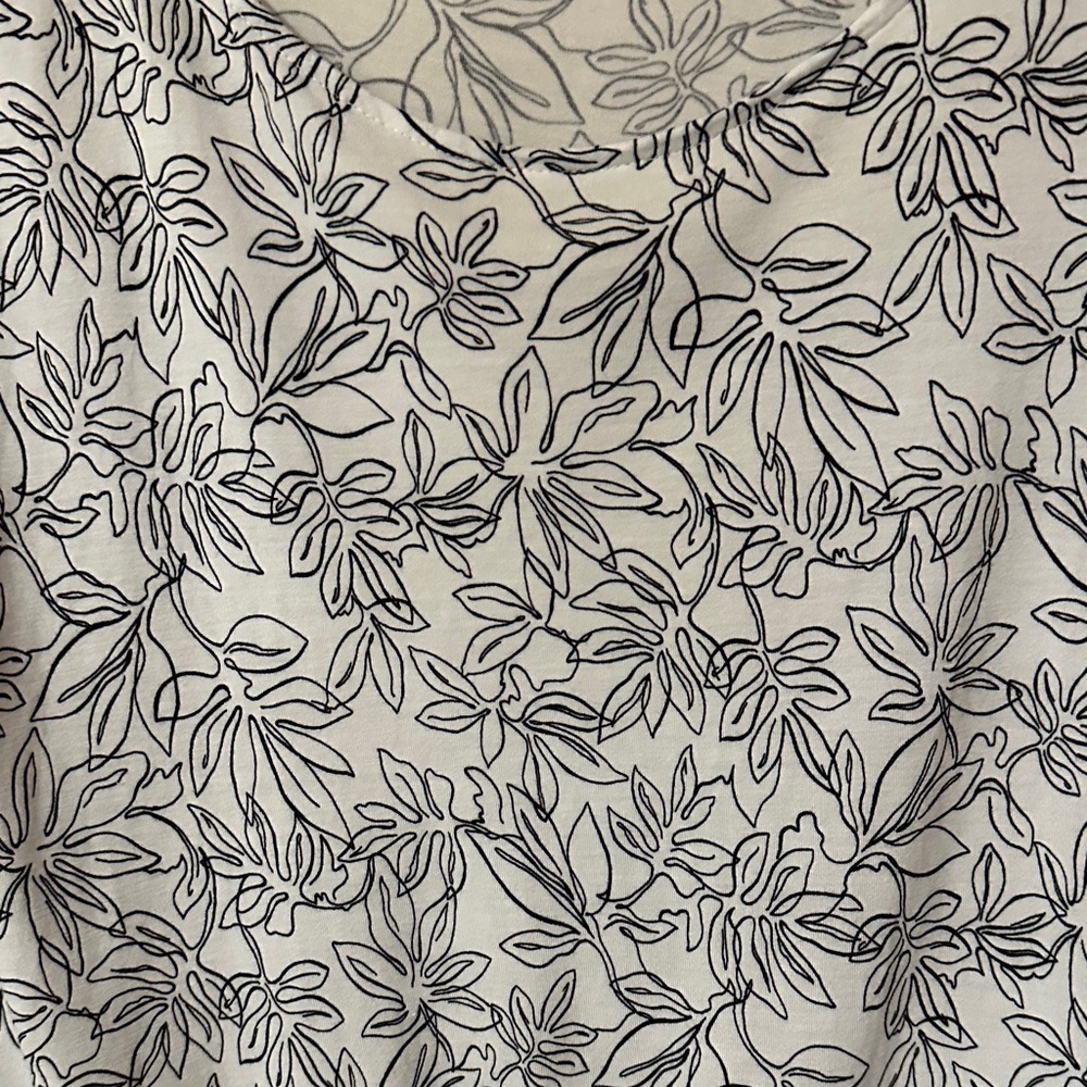 LOFT‎ Monochrome Floral Print Blouse - Picture 3 of 8